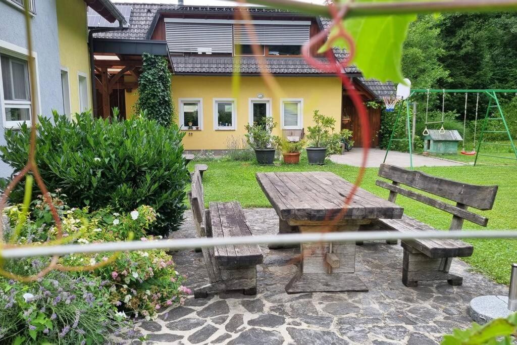 Country Retreat, Near Ljubljana City, Apartma Na Vasi, Blizu Mesta Ljubljana Apartamento Medvode Exterior foto